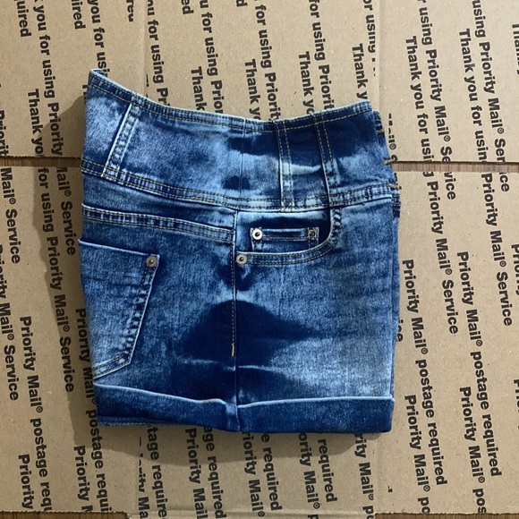 NOBO Highrise 1 - Picture 3 of 4